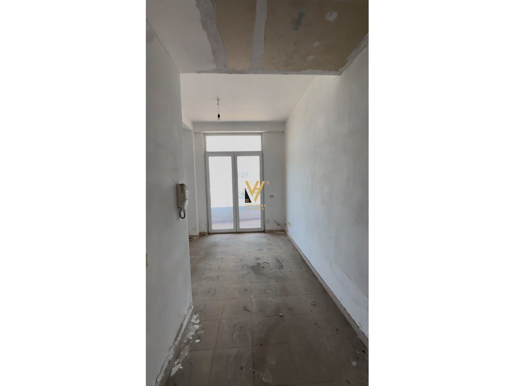JEPEN 3 AMBIENTE BIZNESI 750 M2 ME QERA TE RRUGA INDUSTRIALE 210.000 LEKE 4