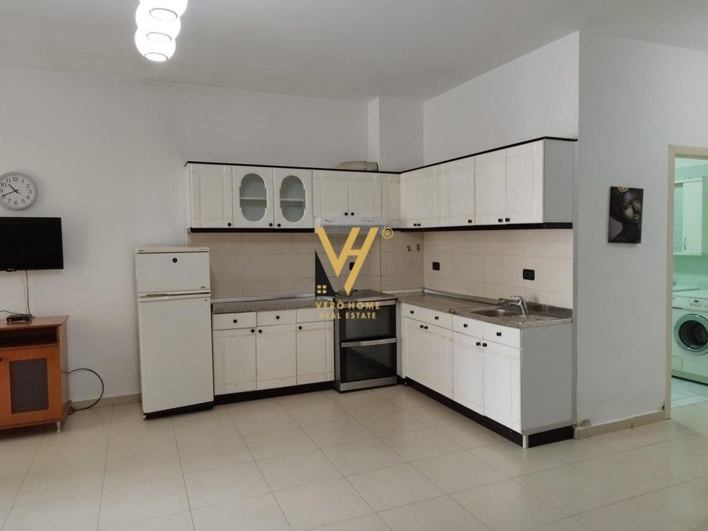 JEPET APARTAMENT 2+1+BLK ME QERA NE YZBERISHT 40.000 LEKE 3