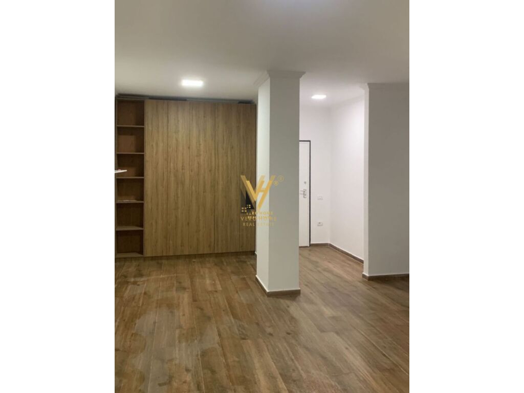 JEPET ZYRE 80 M2 ME QERA TE TREGU CAM 1.000 EURO 2