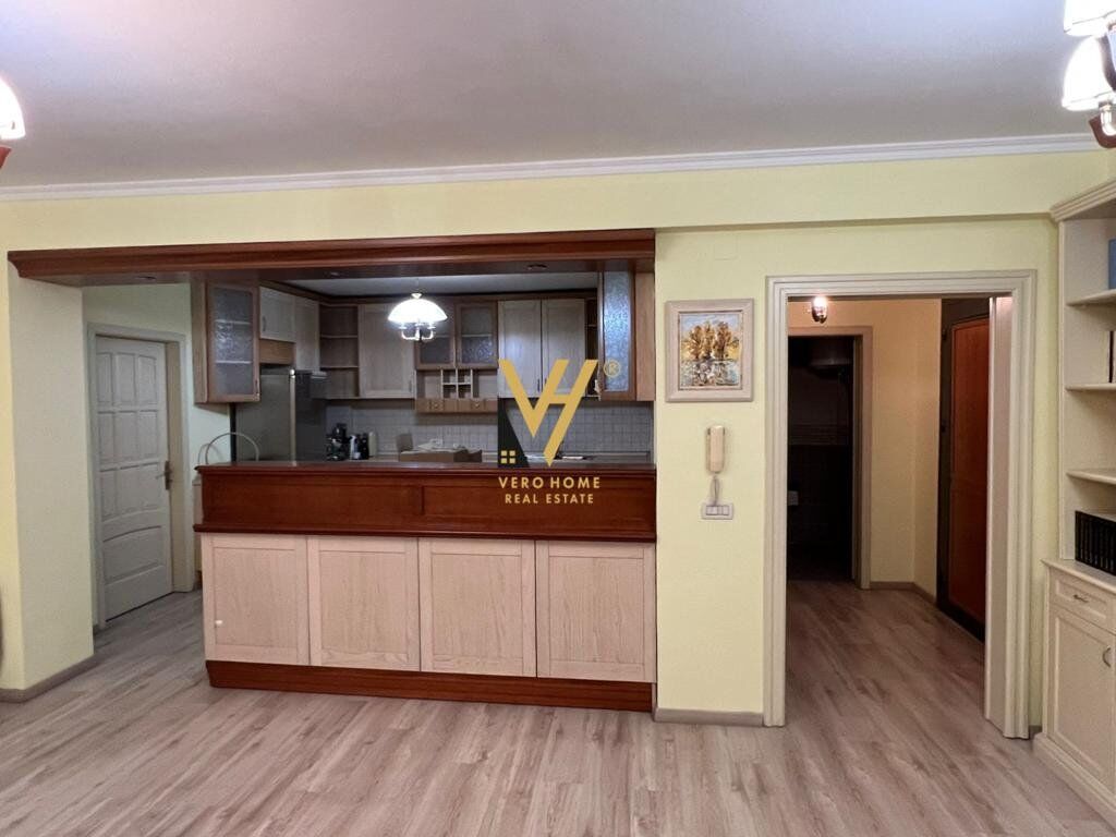 Jepet zyre me qera ne Qender 120 m2