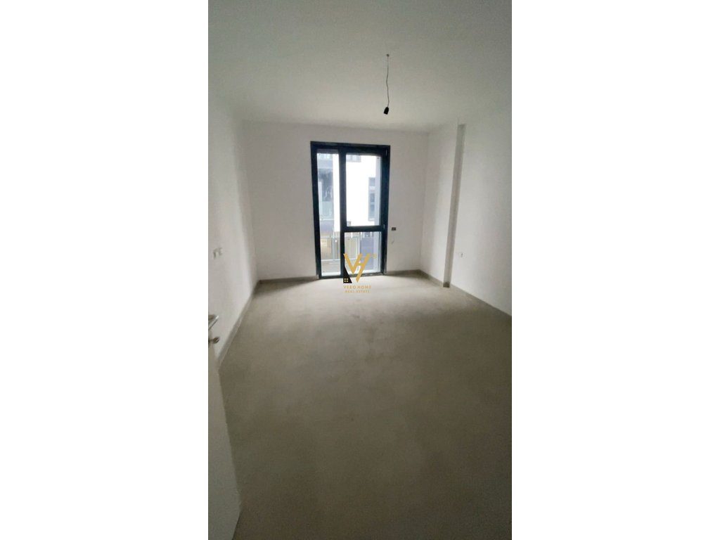 JEPET ZYRE 75 M2 ME QERA TE LIQENI ARTIFICIAL 500 EURO 1
