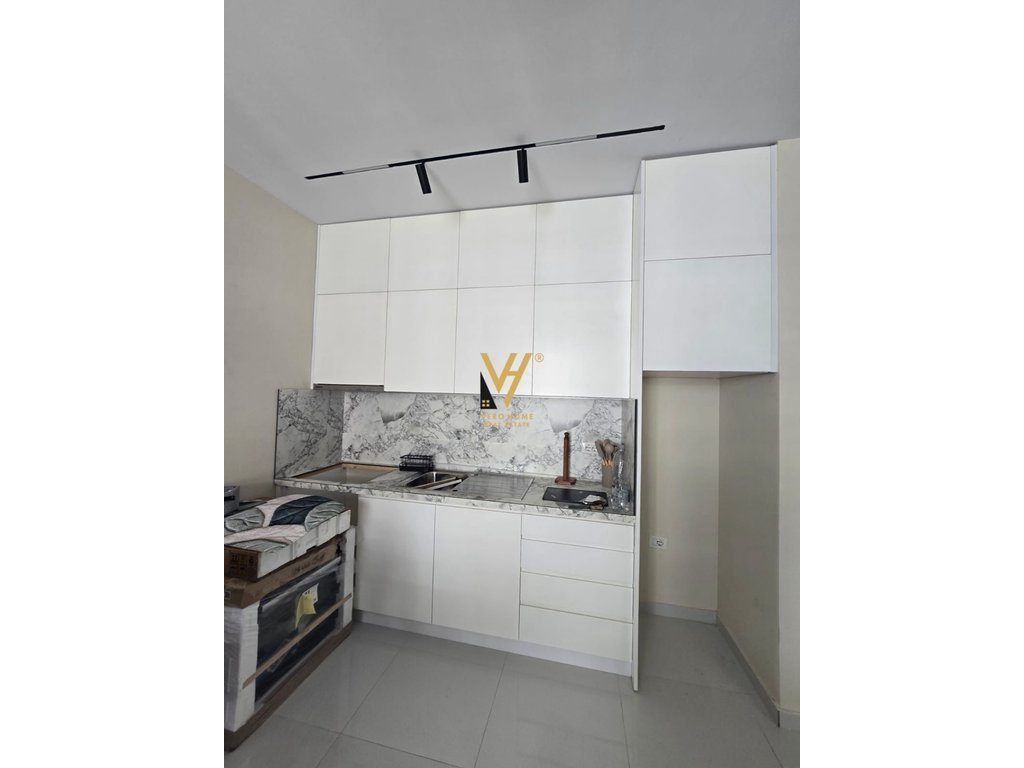 JEPET APARTAMENT 1+1 ME QERA TE UNIVERS CITY, QTU 45.000 LEKE