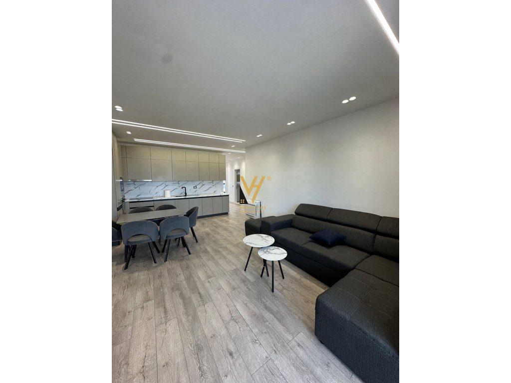 JEPET APARTAMENT 2+1+2+BLK ME QERA TE KOM.NDREGJONI, BULEVARDI I RI 850 EURO 2