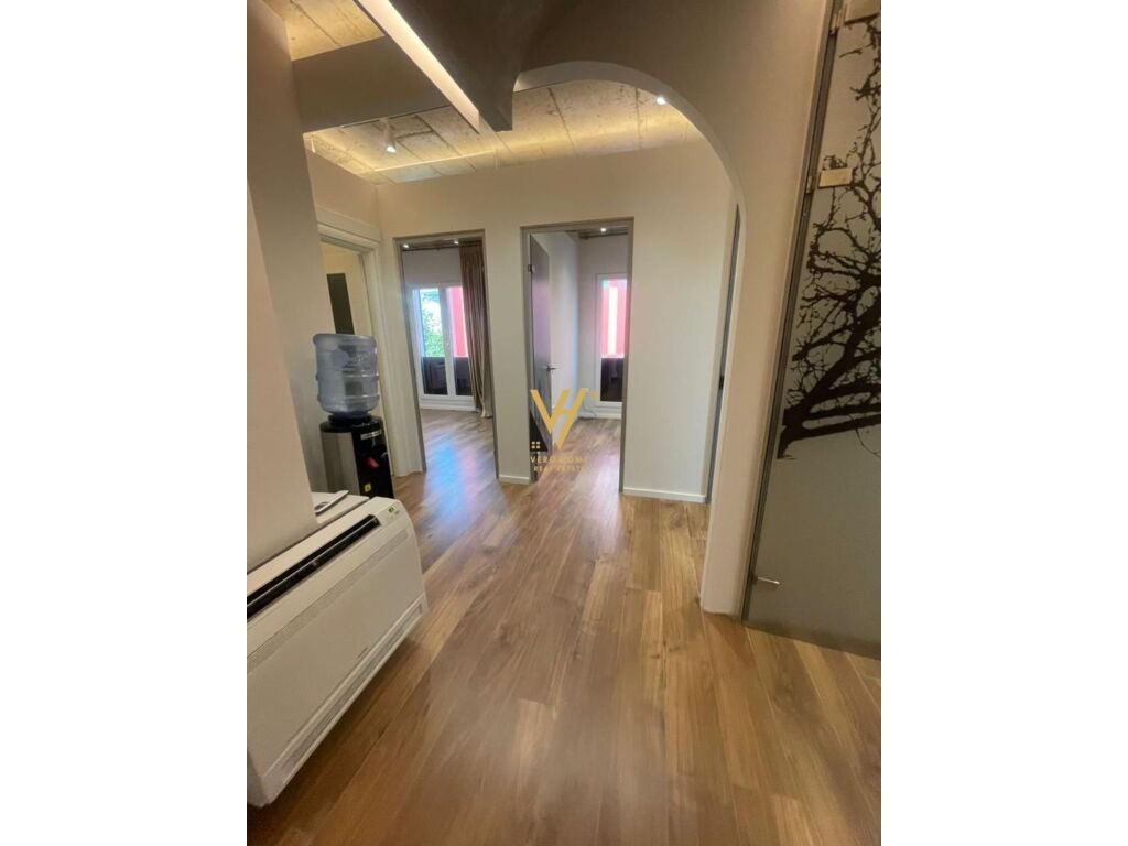 Jepet zyre me qera te Rruga e Elbasanit 185 m2 2