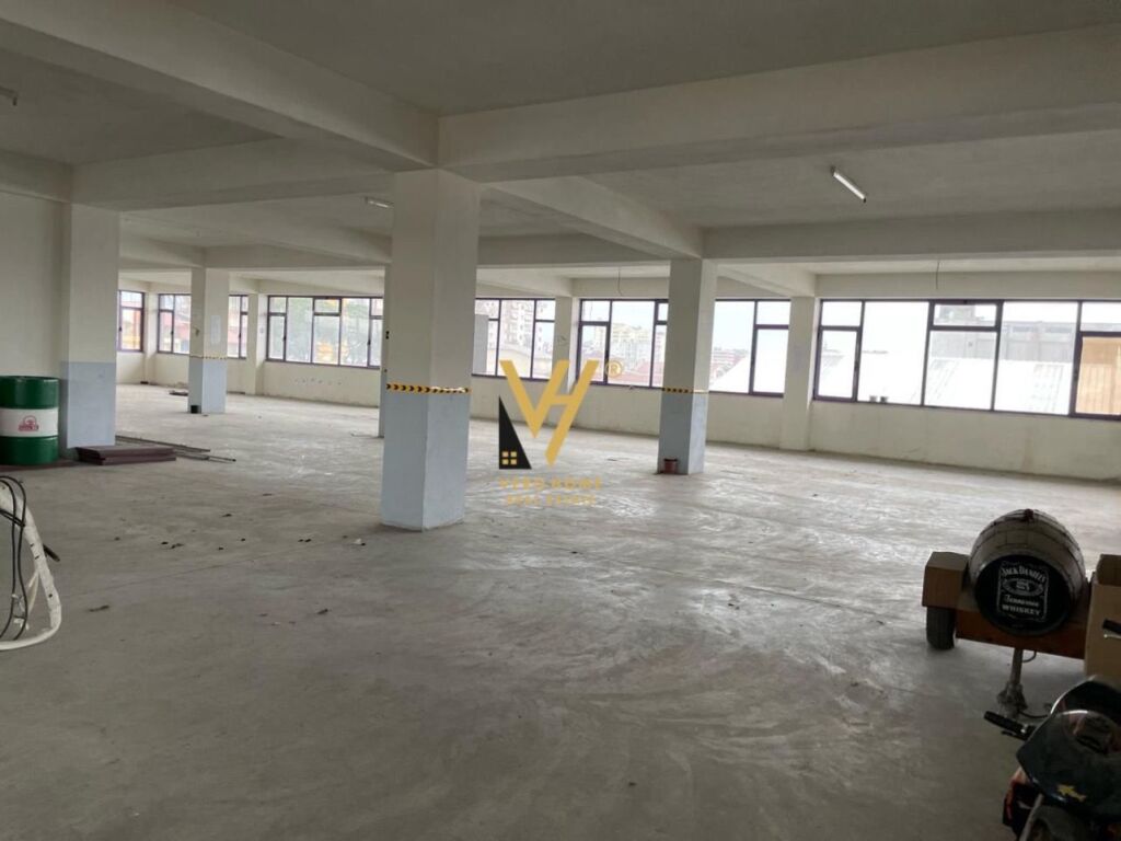 Shitet Godine 6 Kateshe Polifunksionale ne Fier 6310 m2
