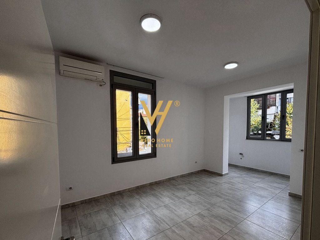 JEPET ZYRE 75 M2 TE RRUGA E DIBRES 500 EURO