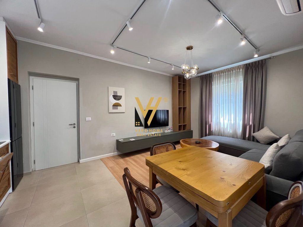 SHITET APARTAMENT 2+1+BLK TE PAZARI I RI 220.000 EURO