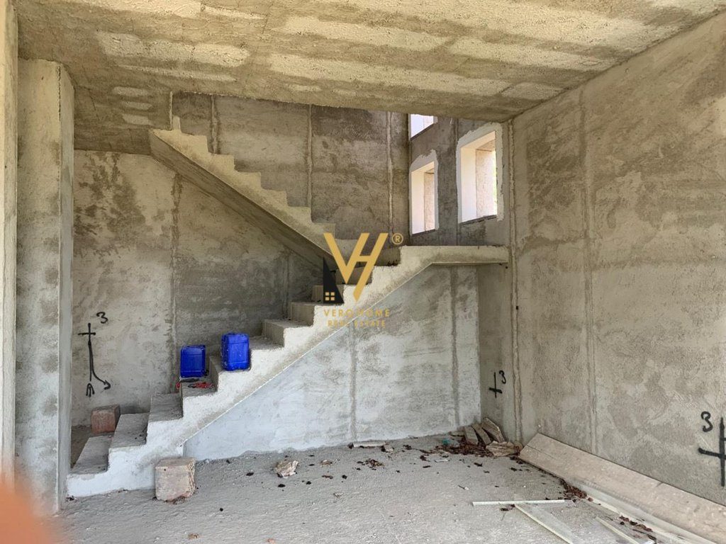 SHITET VILE DY KATESHE NE FUSHE PREZE 500.000 EURO 4