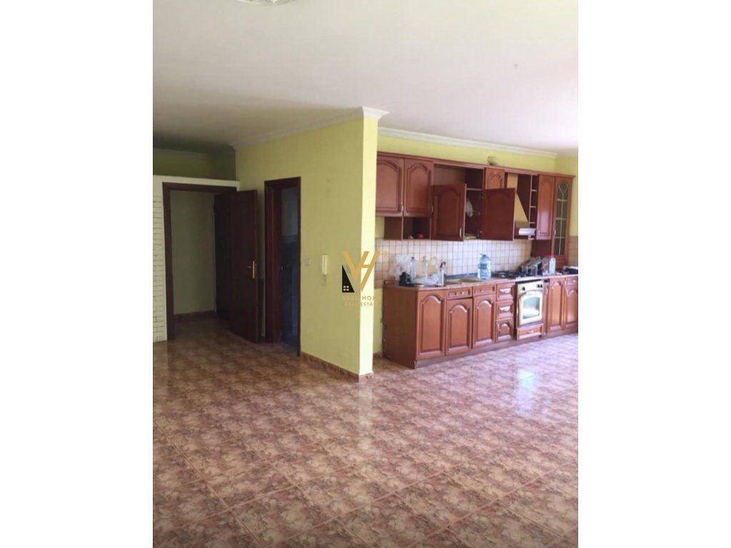 JEPET APARTAMENT 3+1+2+2BLK ME QIRA TE RRUGA E DIBRES 55.000 LEKE