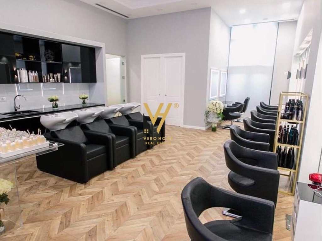 SHITET AMBIENT KOMERCIAL 100 M2 TE RRUGA E KOSOVAREVE 750.000 EURO