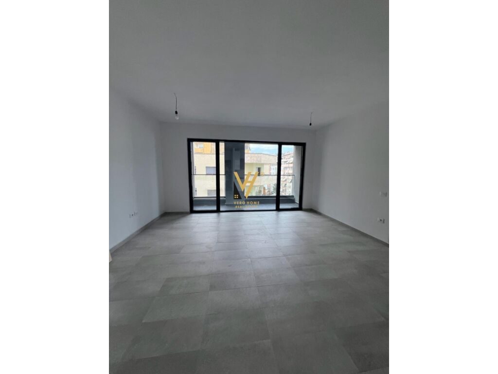 Jepet zyre me qera te Kompleksi Olimpik 110 m2