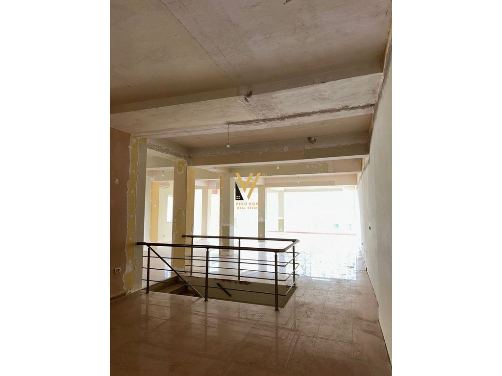 SHITET DYQAN 180 M2 TE RR. DRITAN HOXHA 36.000.000 LEKE