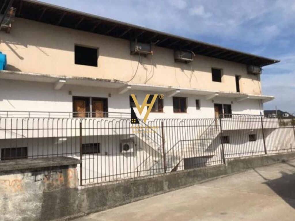Jepet Ambient Biznesi tre kateshe me qera ne Kamez 1.500 m2