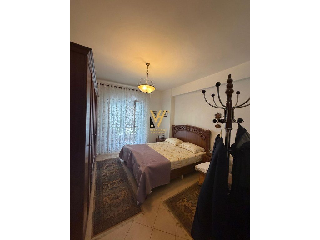 JEPET APARTAMENT 2+1 ME QERA TE RRUGA E KAVAJES 70.000 LEKE 4