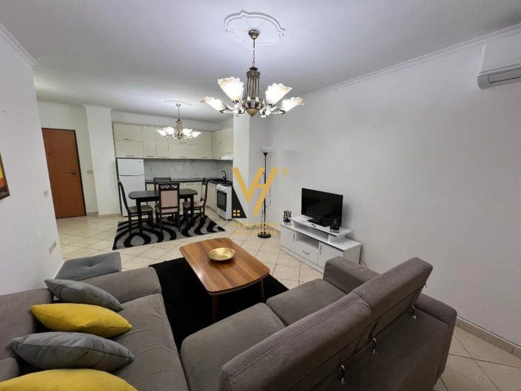 JEPET APARTAMENT 2+1+BLK ME QIRA TE KOMUNA E PARISIT 65.000 LEKE 2