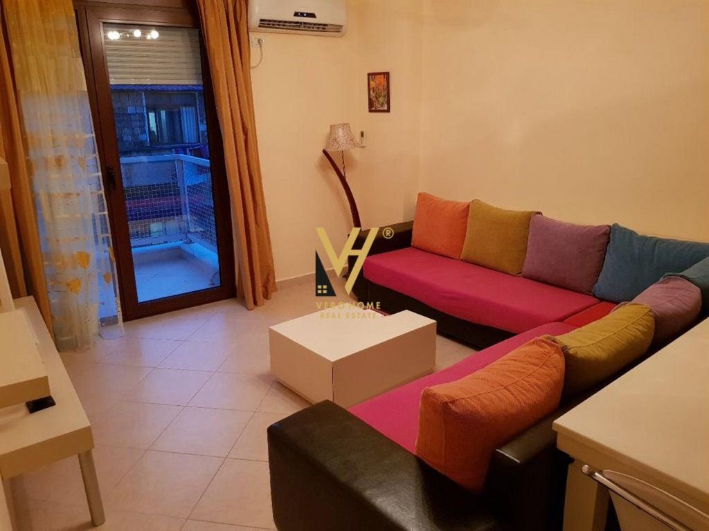 JEPET APARTAMENT 2+1+2 ME QIRA TE RRUGA E BARRIKADAVE 700 EURO