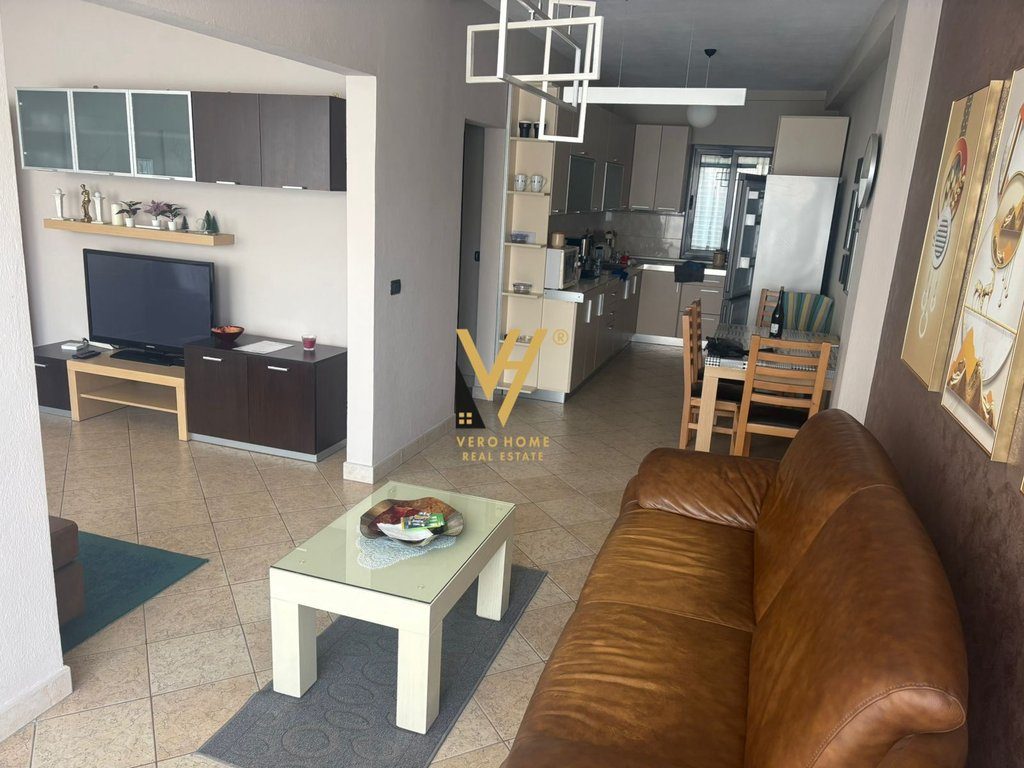 JEPET APARTAMENT 2+1+2+BLK ME QIRA TE RRUGA BARDHYL 750 EURO 2