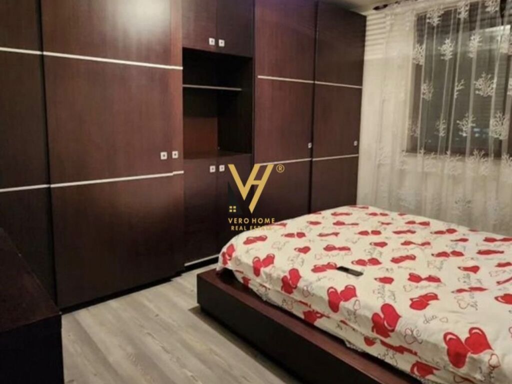 Jepet Apartament 1+1+ballkon me qera te Rruga Myslym Shyri 75 m2 2