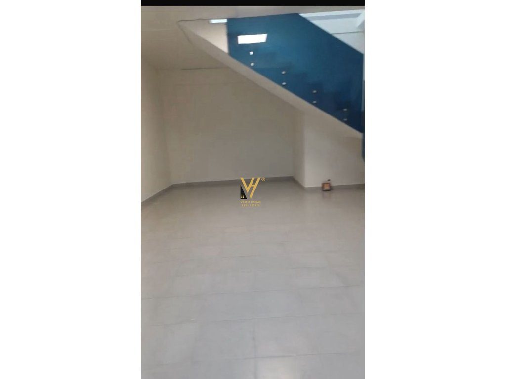 JEPET AMBIENT BIZNESI 150M2 ME QERA TE RR. RESHIT PETRELA 1.500 EURO