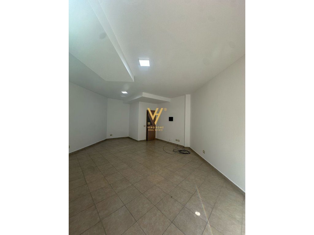 JEPET DYQAN 40M2 ME QERA TE LIQENI I THATE 30.000 LEKE
