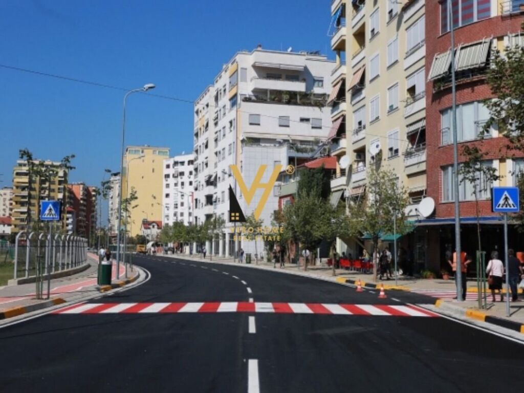 Jepet Zyre me qera te Rruga e Kosovareve 170 m2