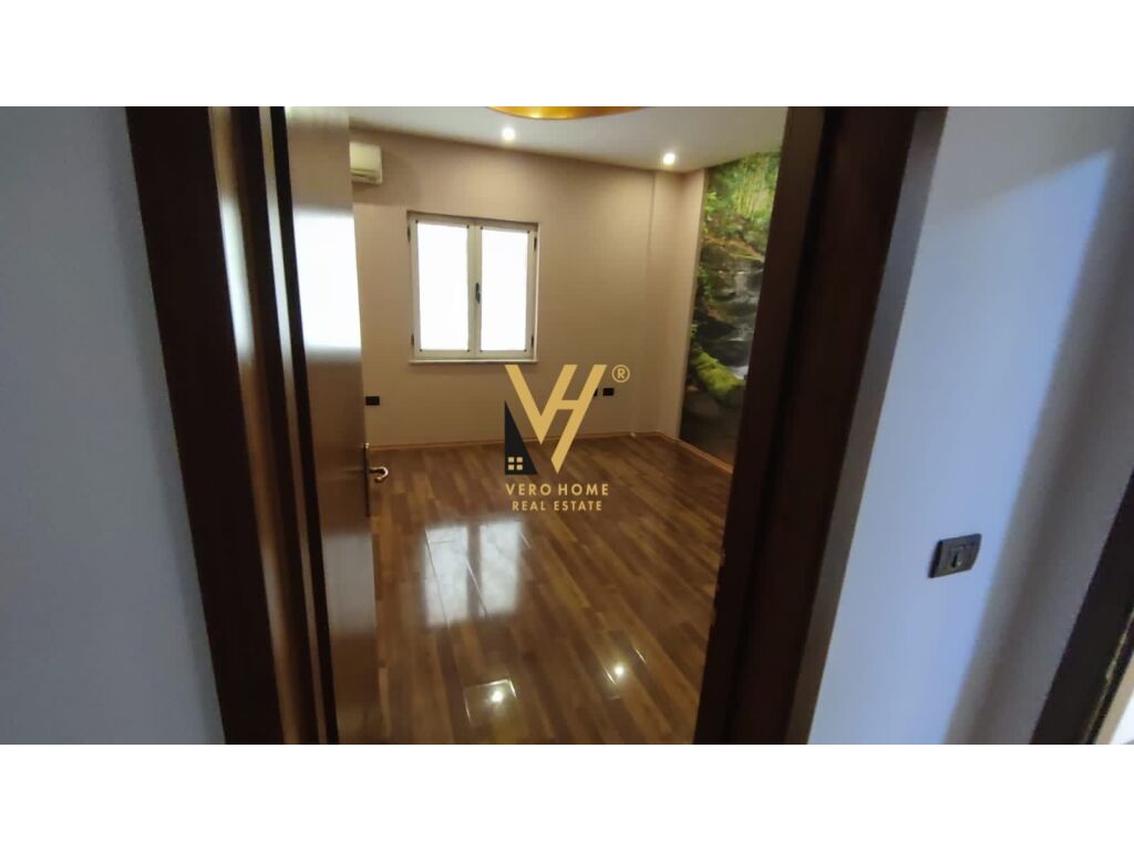 Jepet ambient biznesi me qera ne Blloku 120 m2 2