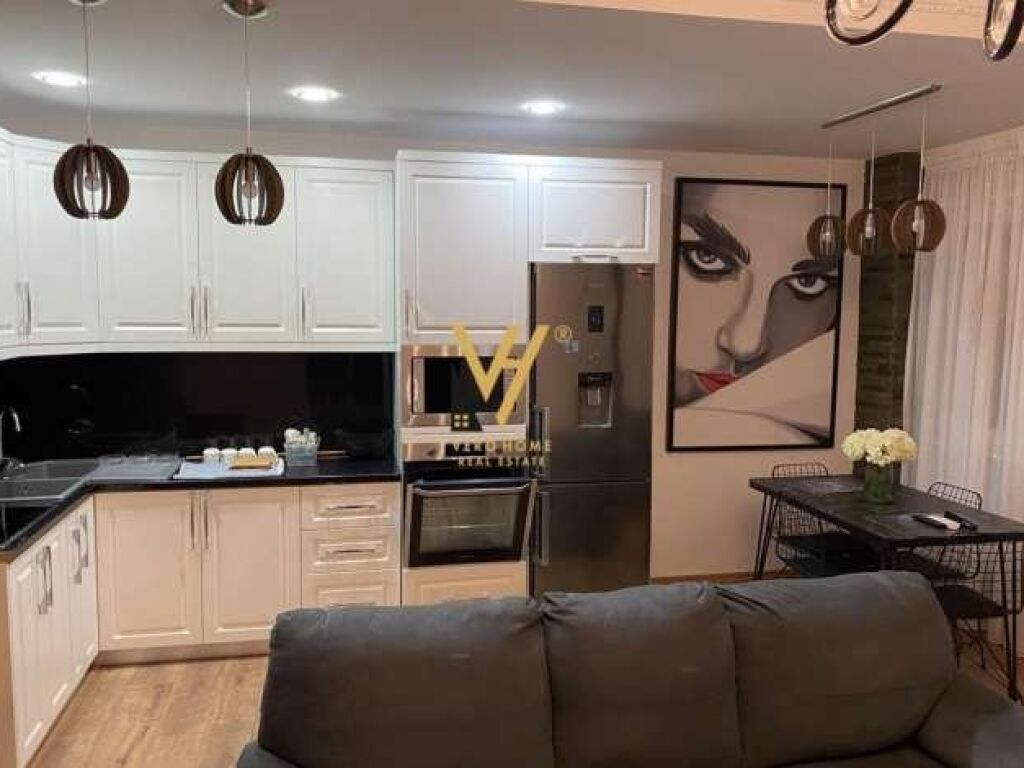 Jepet Apartament 2+1+2+ballkon me qera te Unaza e Re 114 m2 2