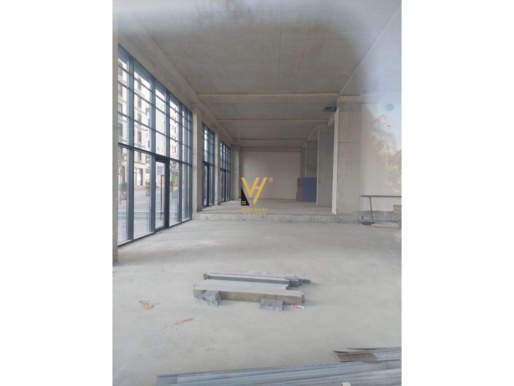 Shitet Dyqan ne Porcelan 350 m2 4