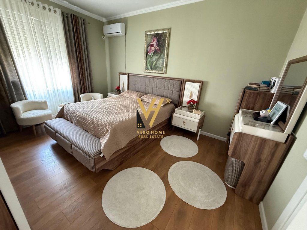 SHITET APARTAMENT 2+1+2 TE XHAMIA, KOPSHTI BOTANIK 300.000 EURO 4