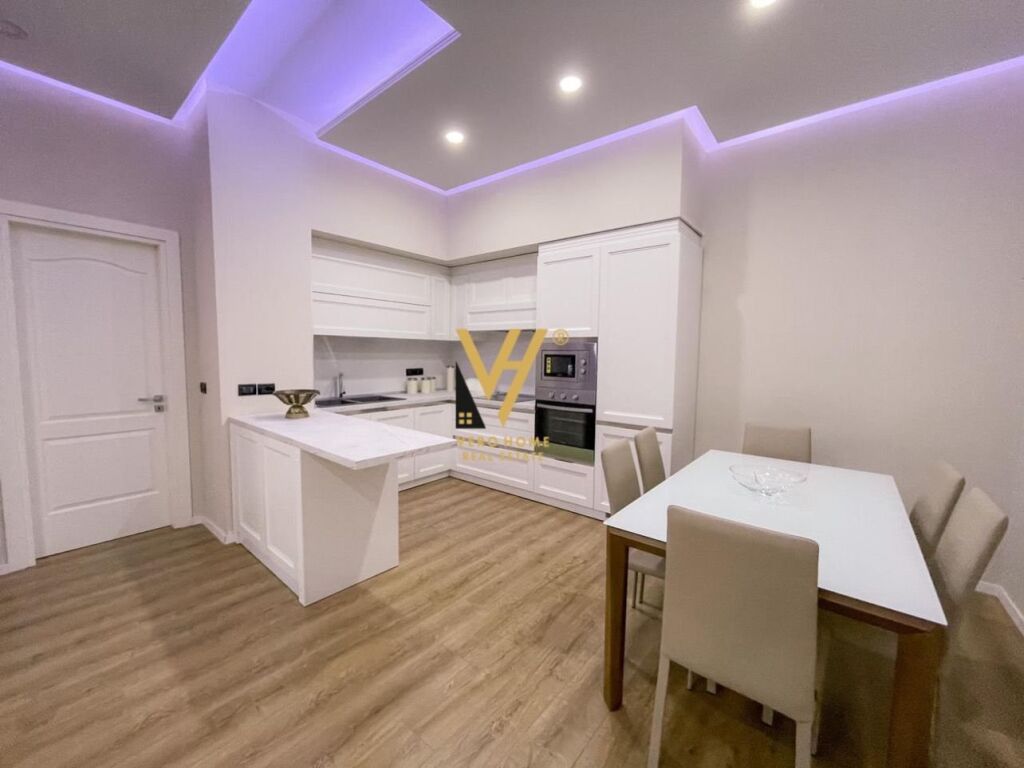 Jepet Apartament 2+1+ballkon me qera te Pazari i Ri 130 m2 4