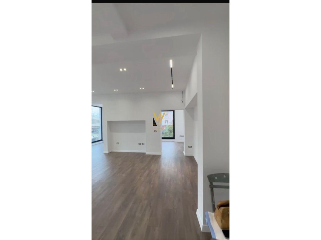 JEPET AMBIENT BIZNESI 76 M2 ME QIRA TE TAIVANI 150.000 LEKE 3