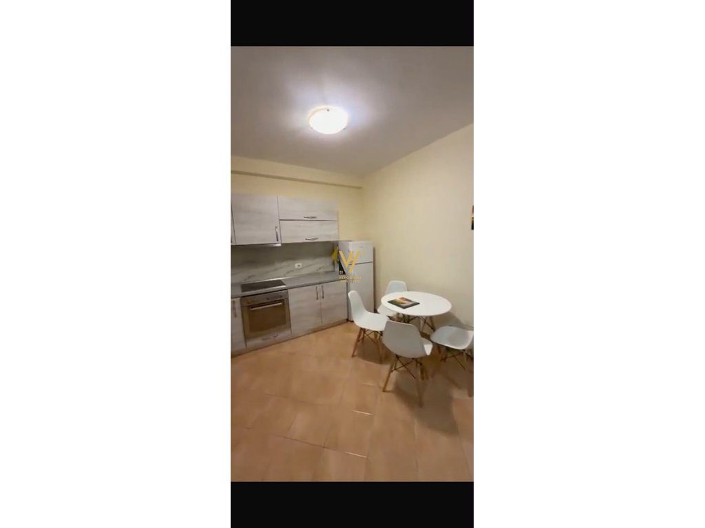 JEPET APARTAMENT 1+1 ME QIRA NE YZBERISHT 40.000 LEKE 2