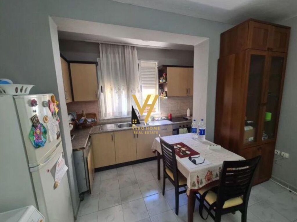 Shitet Apartament 1+1+ballkon te Stadiumi Dinamo 65 m2 2