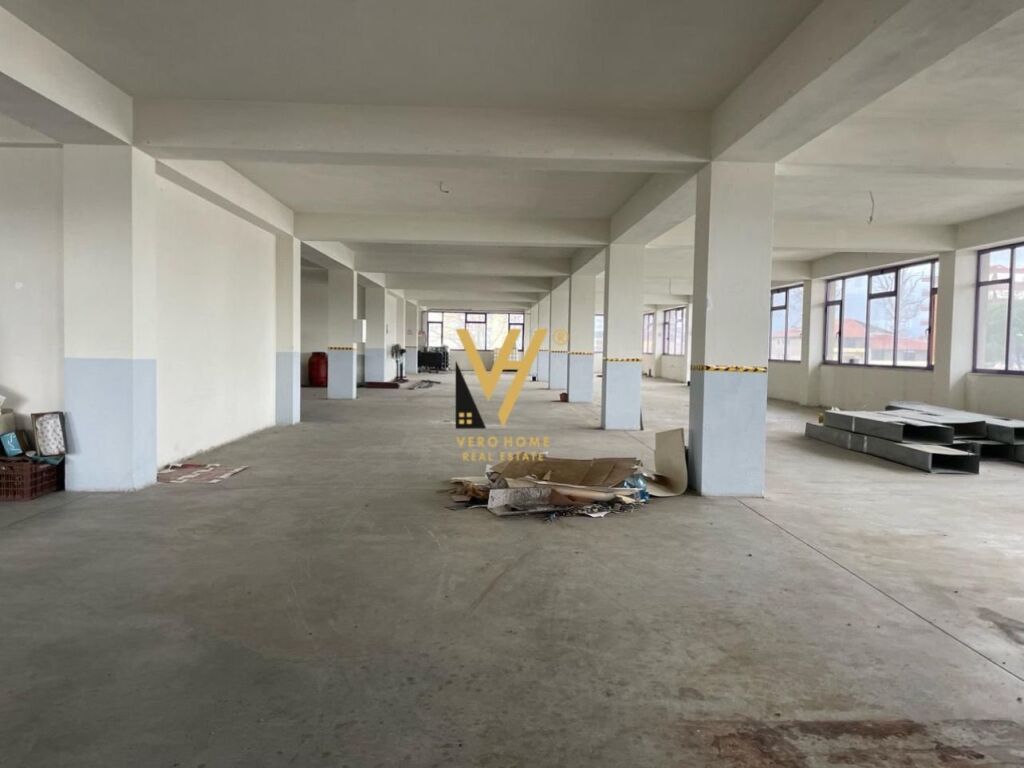 Shitet Godine 6 Kateshe Polifunksionale ne Fier 6310 m2