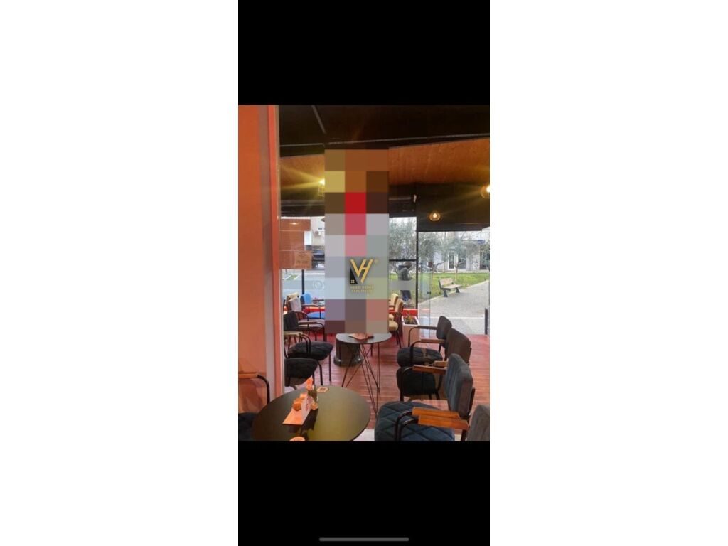 Shitet bar -kafe te 21 Dhjetori 150 m2 2