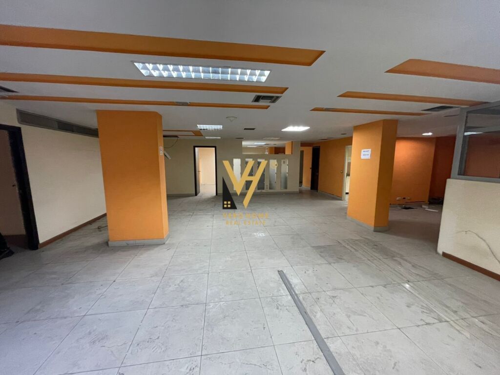 Jepet ambient Biznesi te Ish Blloku 350 m2 3