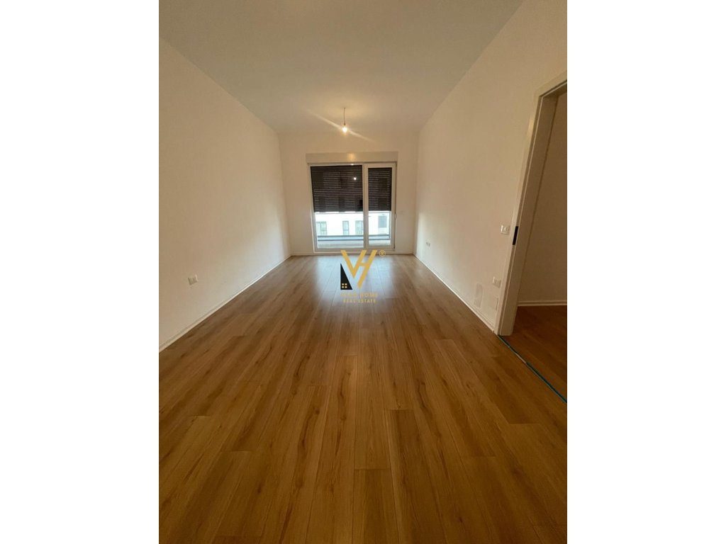 JEPET ZYRE 115 M2 ME QERA TE KOMPLEKSI KONTAKT , 21 DHJETORI 600 EURO