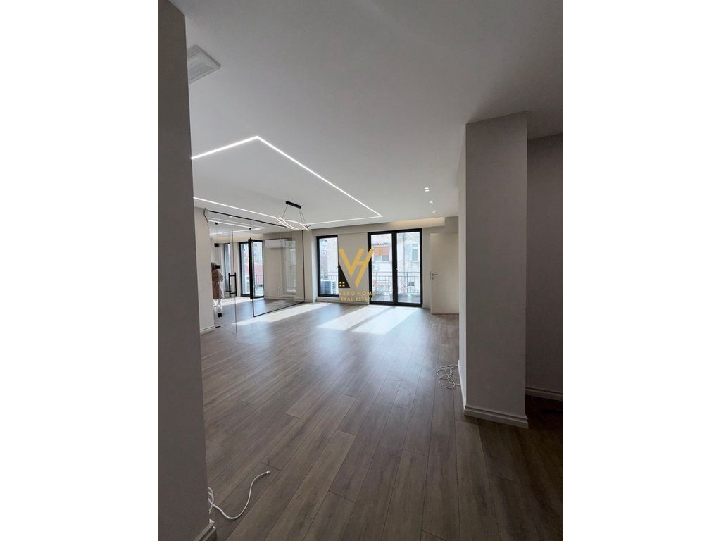 JEPET AMBIENT BIZNESI 185 M2 ME QIRA PRANE GARDEN BUILDING, RR.KAVAJES 2.500 EURO 2