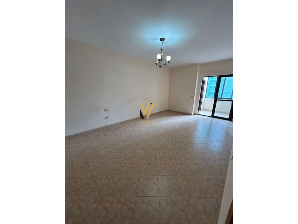 Shitet Apartament 2+1+2ballkon te Shkolla e Kuqe 118 m2 4