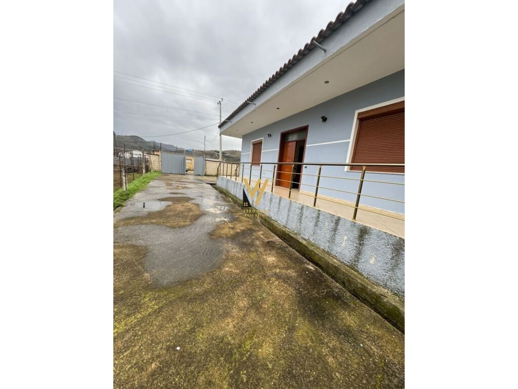 Shitet Shtepi Private dhe Truall ne Peze-Helmes 133 M2