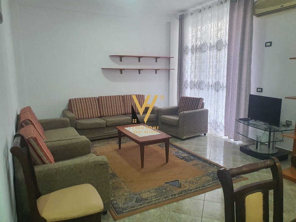 JEPET APARTAMENT ME QERA 3+1 PRANE KRISTAL CENTER 670 EURO