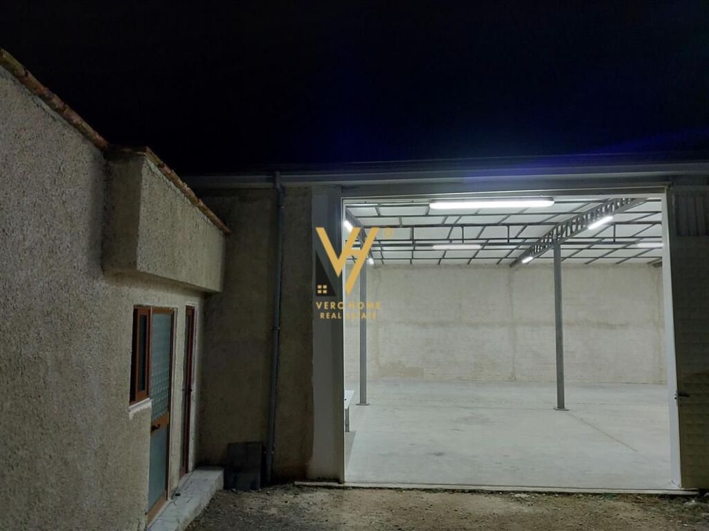 Jepet Magazine me qera te Rruga e Arberit 550 m2 2