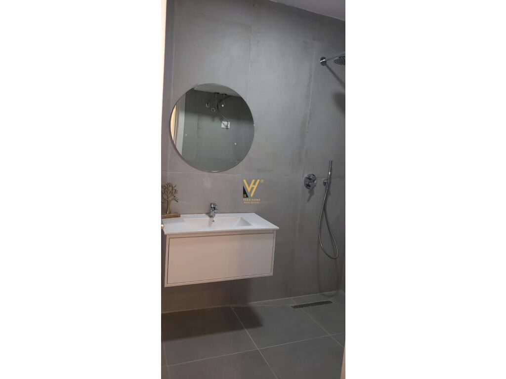 JEPET ZYRE 90M2 ME QERA NE BLLOK 600 EURO 3