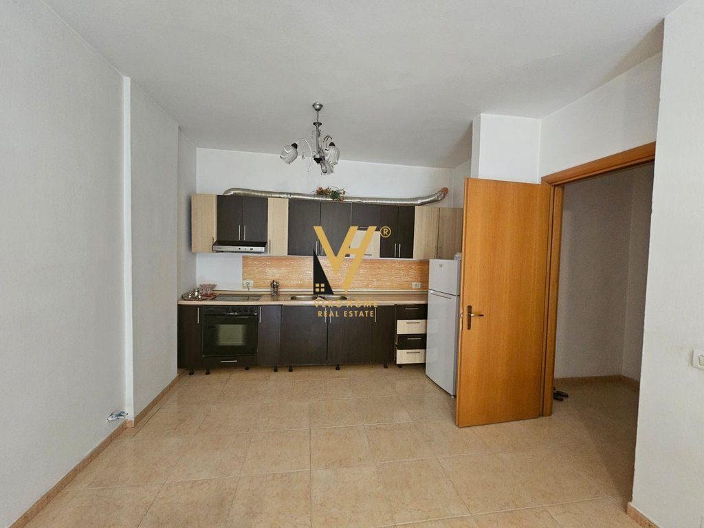JEPET APARTAMENT 2+1 ME QERA TE FABRIKA E MIELLIT 55.000 LEKE 2