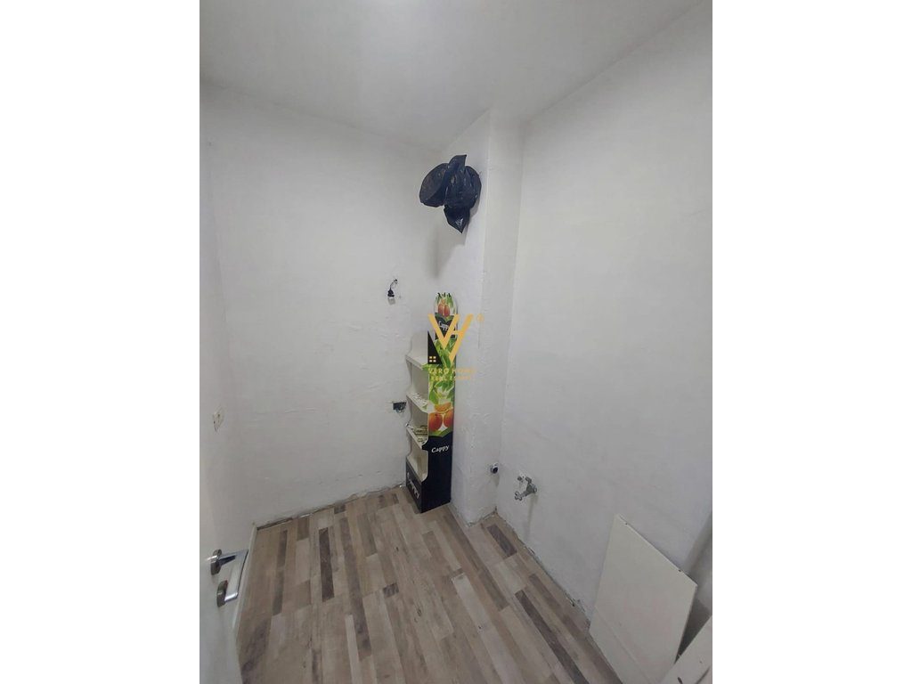 JEPET ZYRE 110 M2 ME QERA TE SHESHI WILLSON 1.400 EURO 3