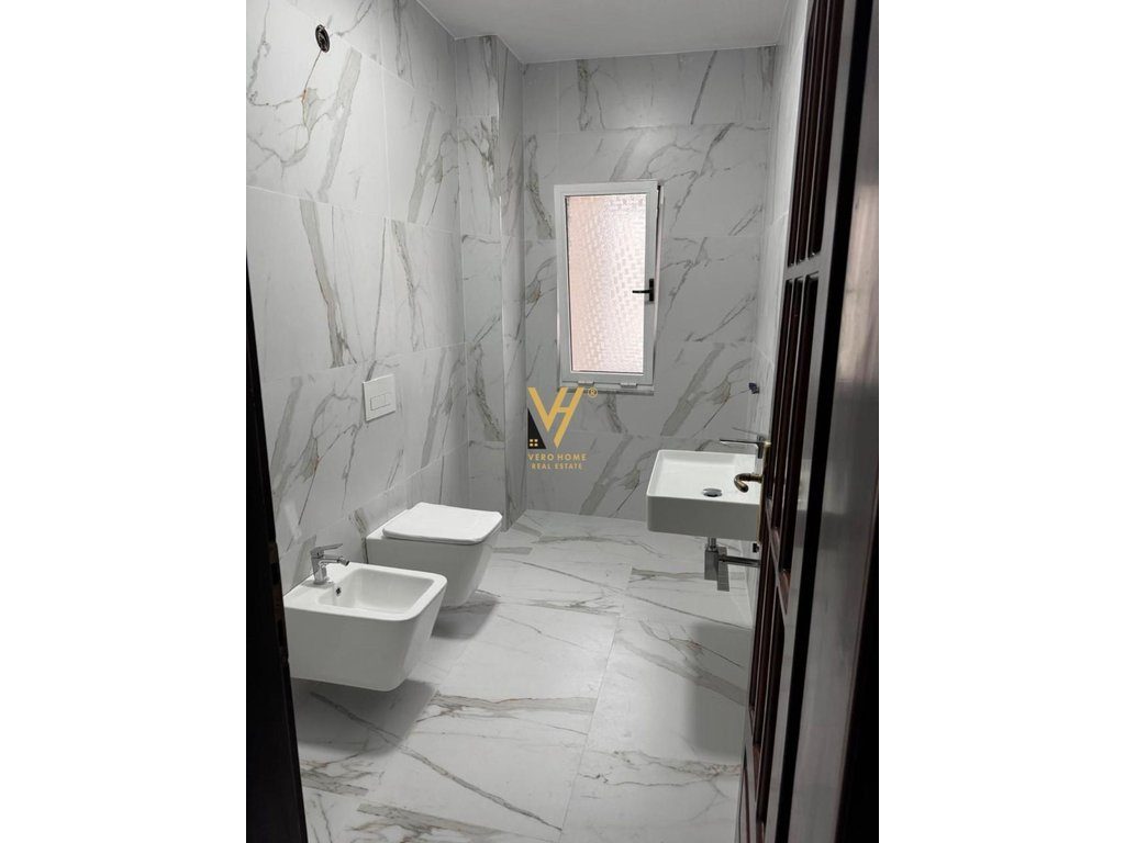JEPET ZYRE 178 M2 ME QERA TE SHESHI WILLSON 1.800 EURO 3