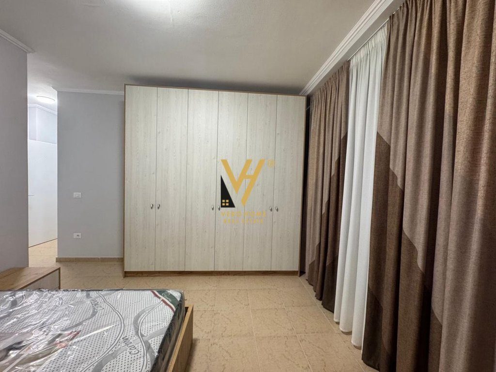 JEPET APARTAMENT 3+1+2 ME QERA TEK USLUGA, STACIONI I TRENIT 100.000 LEKE 4