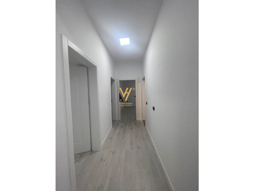 Jepet zyre me qera te Rruga Myslym Shyri 100 m2 3