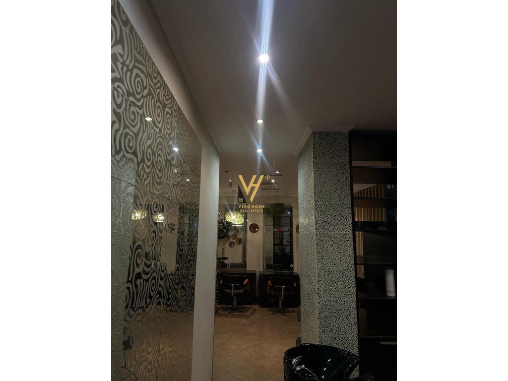 JEPET AMBIENT PARUKERIE 40 M2 ME QERA TE RRUGA E ELBASANIT 400 EURO 4