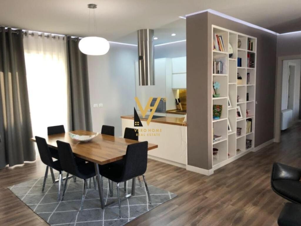SHITET APARTAMENT 4+1+2 TE KOPESHTI BOTANIK 315.000 EURO 4